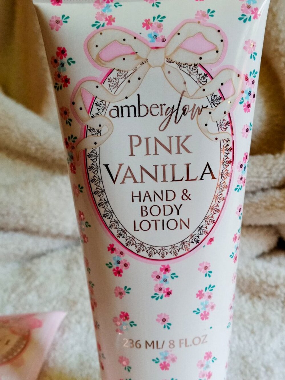 2 Luxurious 8oz Amberglow Hand & Body Lotions & 20pk Hand Wipes NWT - Picture 9 of 12
